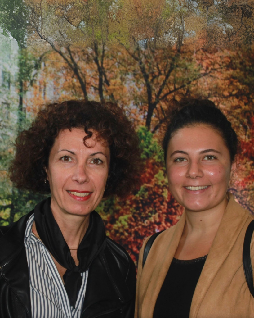 qui sommes nous ? photo des deux associées de 2 B Com'